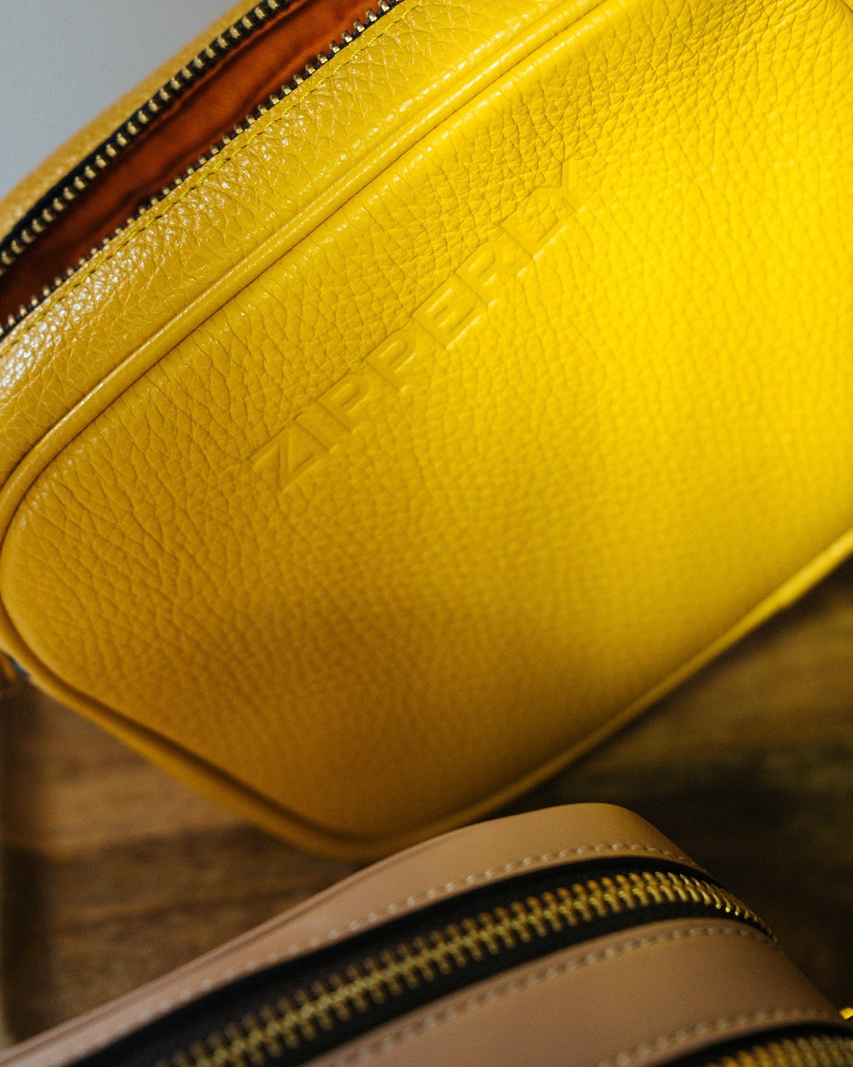 Mini Samy Bag – Couro Legítimo Italiano – Bolsa Transversal – Feita na Itália