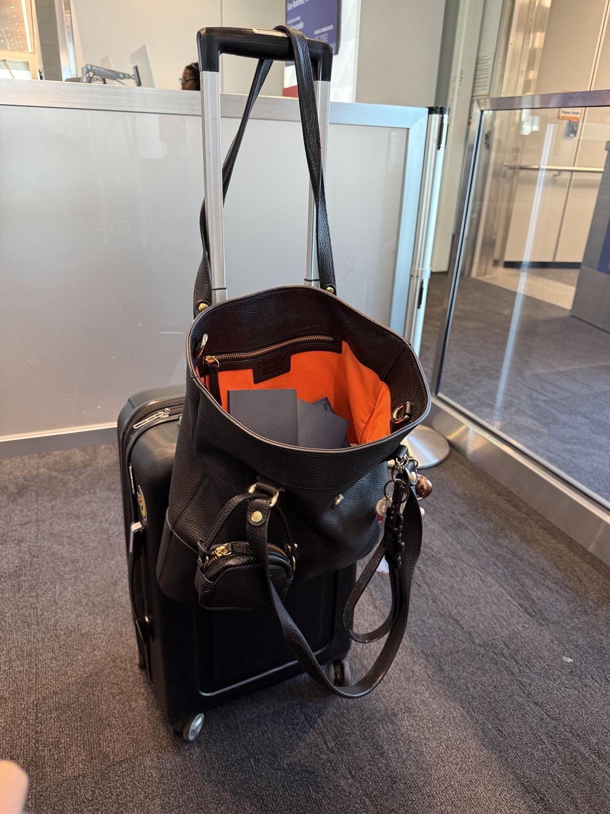 Zoey Bag – Bolsa Tote de Couro para Trabalho e Viagem – Couro Legítimo Italiano – Feita na Itália
